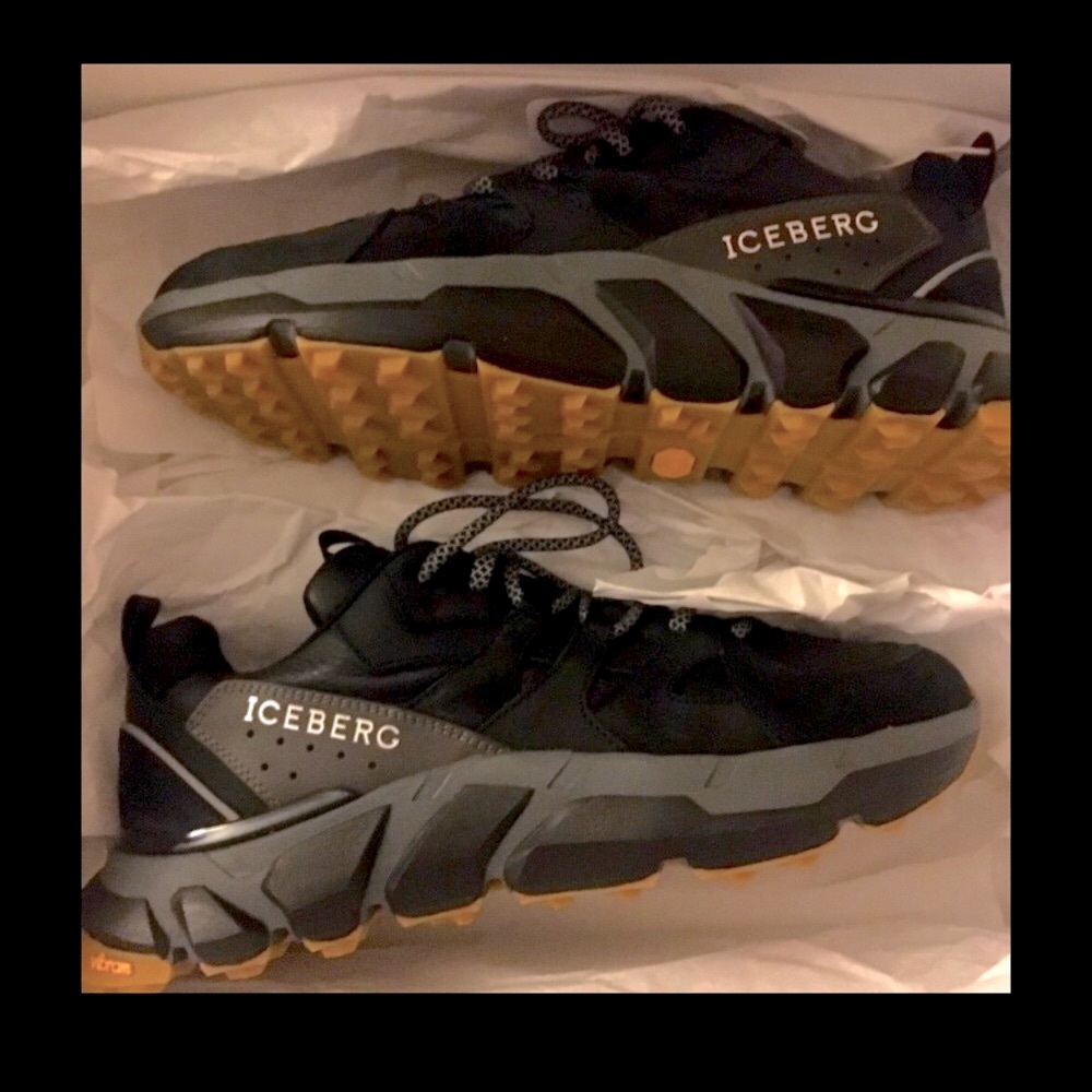 ICEBERG sneakers. Brand new never worn. Authenticated. Size 42.